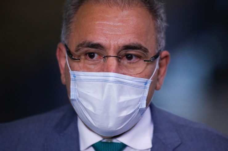 O ministro da Saúde, Marcelo Queiroga, que o ministério suspenderá o contrato de compra da vacina Covaxin. Deu a declaração sobre o imunizante, desenvolvido pela indiana Bharat Biotech e representado no Brasil pela Precisa Medicamentos, no Palácio do Planalto. Sergio Lima/Poder360 29.06.2021